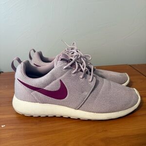 Nike Women's Roshe One Plum Chalk Running Comfort Sneaker Tennis Shoe 844994-501